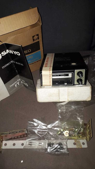 Casetofon vintage Sanyo de masina, cu boxe, nou