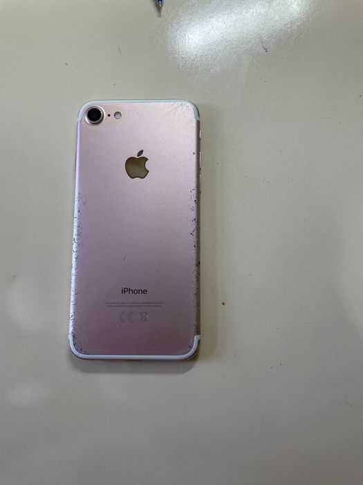 Продаю Айфон 7.