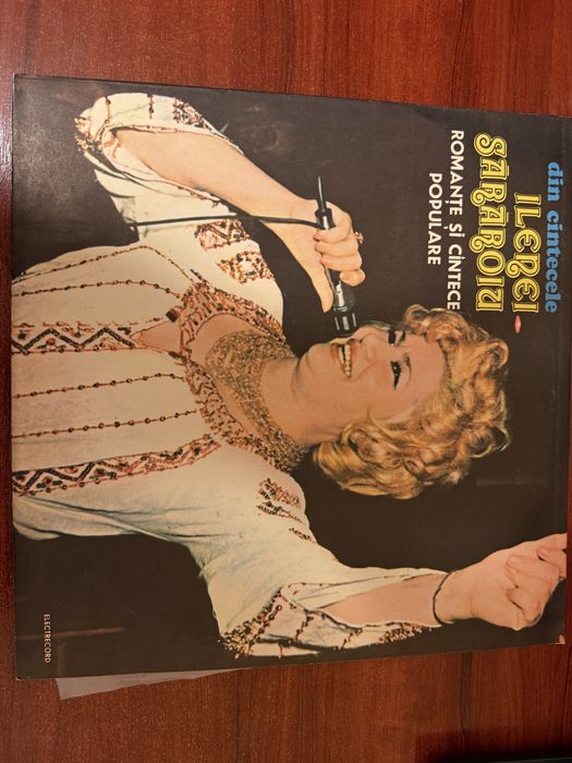 Vând colecție de discuri de vinil