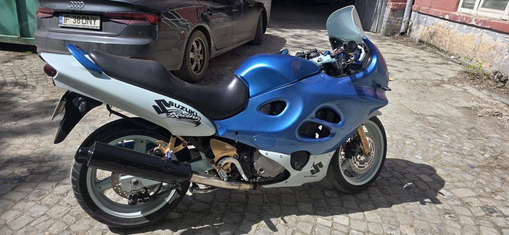 Motocicleta Suzuki gsxf 750