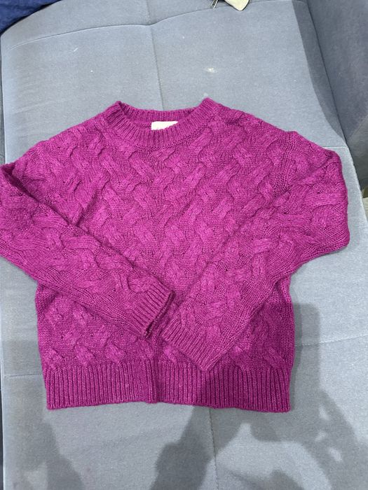 Малиновый свитер