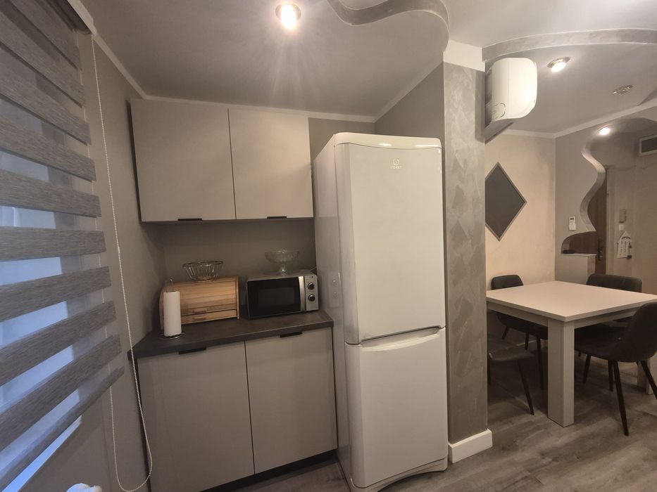 Închiriez apartament cu 3 camere