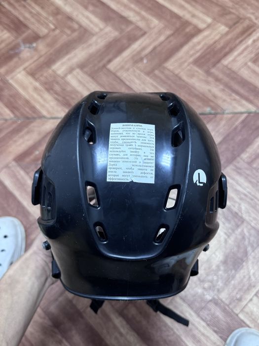 Продам шлем хоккейный