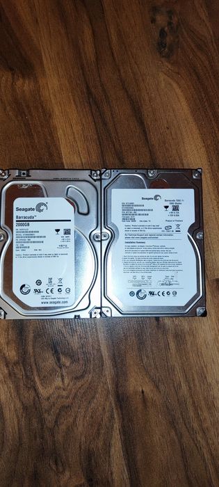 Два хард диска Seagate за ремонт или части