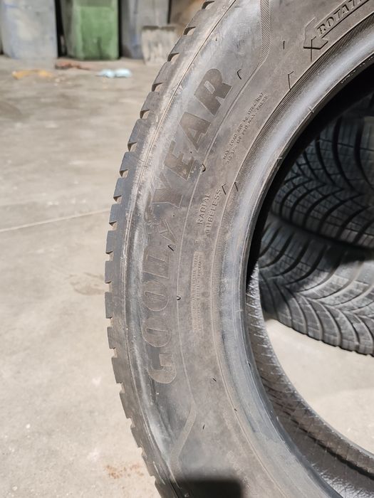 Cauciucuri de iarna 215 60 17