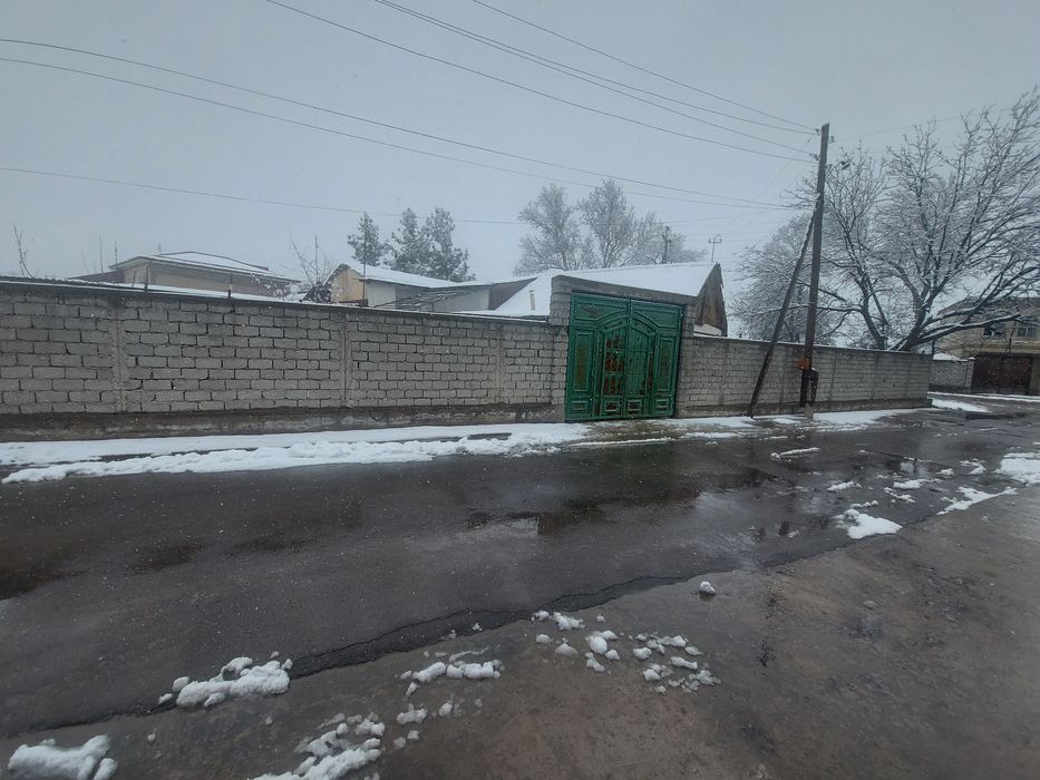 Продаётся дом в центре Газалкента