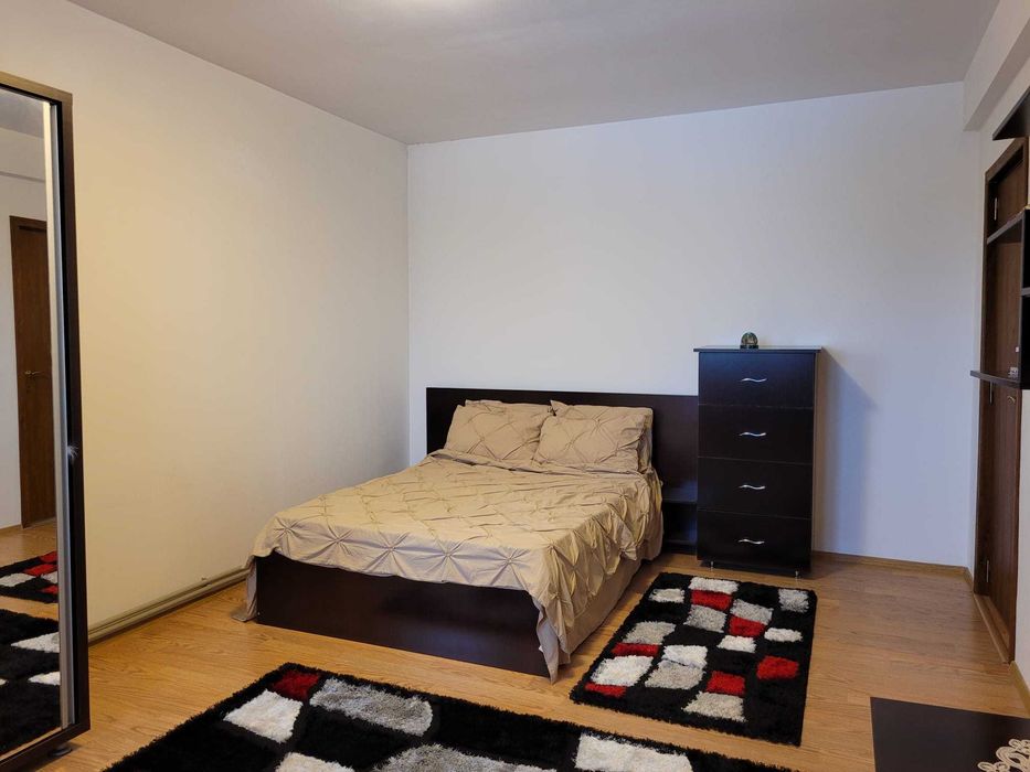 Apartament 3 camere decomandat, ultracentral Caracal, 85 mp, centrală proprie, curte privată, parcare acoperită - Proprietar
