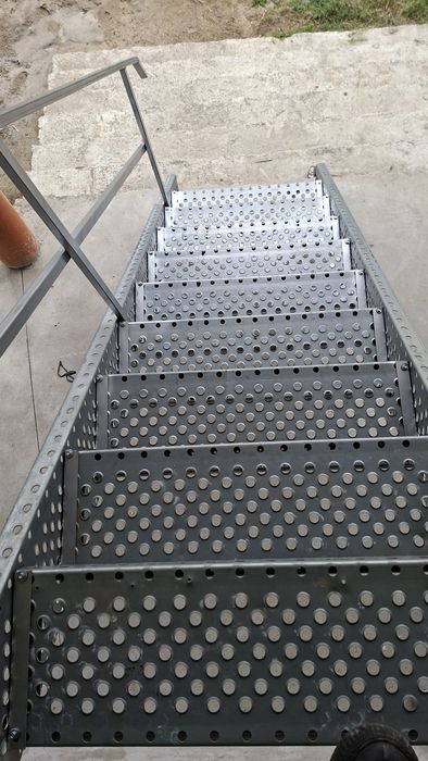 scarii metalice zincate exterioare și pentru incendii , platforme, pod