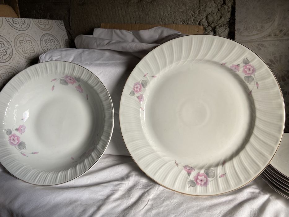 купа и плато с розово цвете, златен кант, Китка, ретро порцелан