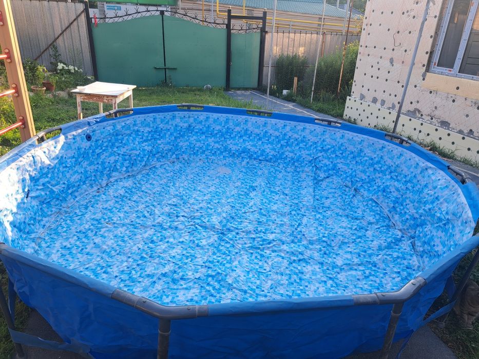 Продам  каркасный бассейн.