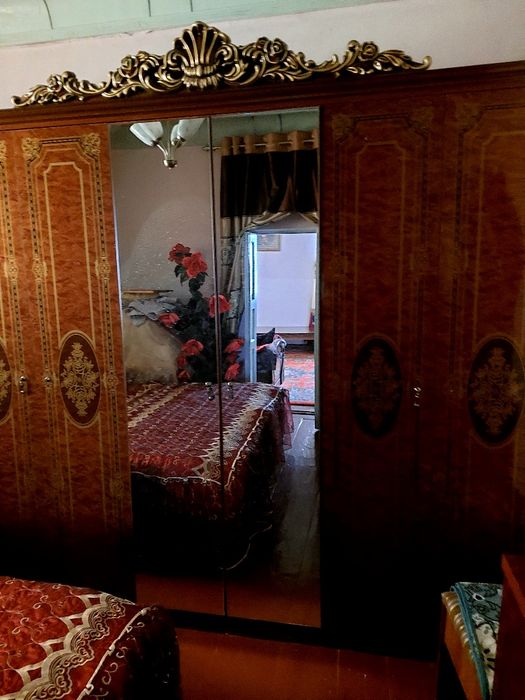 Красивый спальный гарнитур