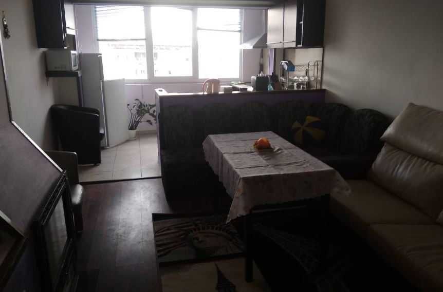 Дава се под наем Тристаен апартамент в Бургас, Изгрев - 70 кв.м за 225 € - Снимка #1