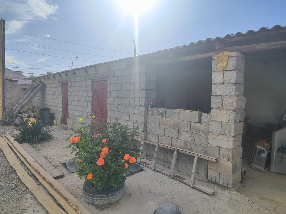 Үй сатылады тез арада.