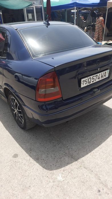 Avtomobil opel astra