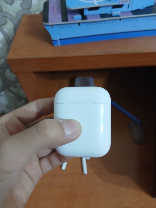 Airpods 2 поколений