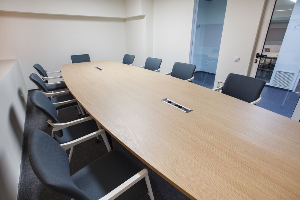 Vând mobilier pentru birou