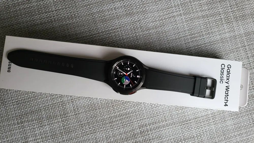 Продаю Galaxy Watch 4 и Galaxy Watch 4 Classic