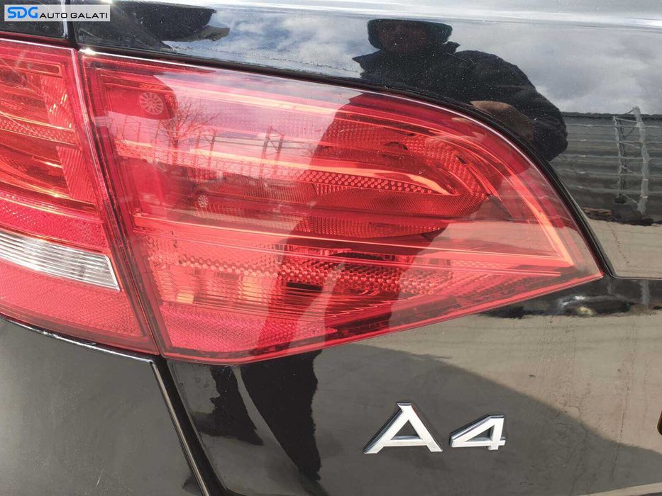 Tripla Stop Lampa Stanga de pe Haion Hayon Portbagaj Audi A4 B8 B8.5 Break Combi FL 2008 - 2015 [Q2223]
