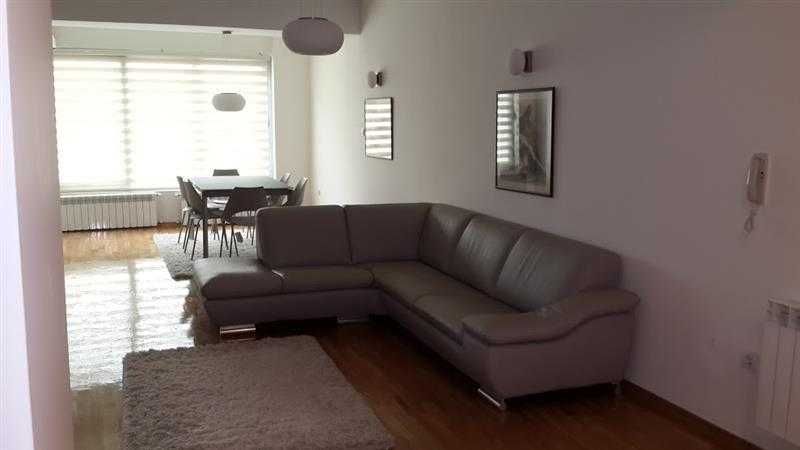 Дава се под наем Двустаен апартамент в Бургас, Славейков - 74 кв.м за 255 € - Снимка #1