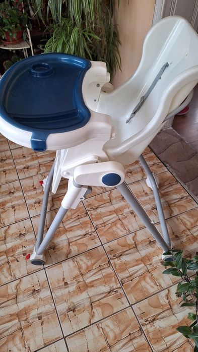 Scaun de masa bebe