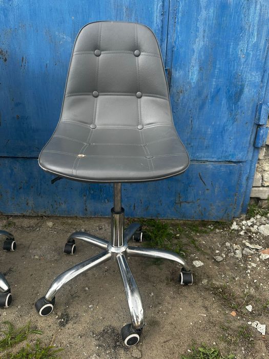 Продам офисные стулья