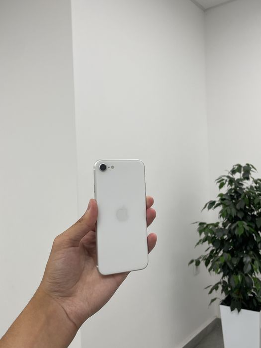 Продам срочно iPhone SE 128GB