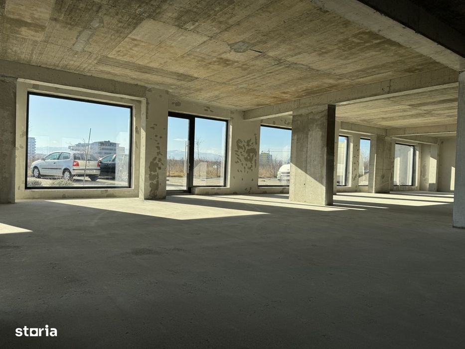 Spatiu Comercial Nou, vitrina mare, parcari + statii electrice SIBIU