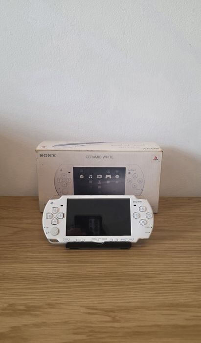 Sony PSP 2000, Modat, 550 jocuri, consola 9 în 1,  gata de joacă