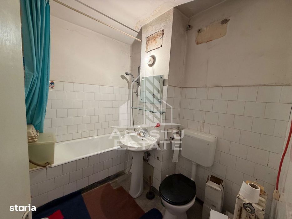 Apartament cu 3 camere de vanzare,decomandat,etaj intermediar,Bucovina