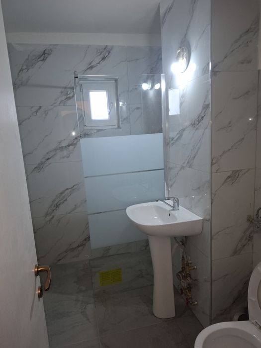 Închiriez apartament cu doua camere