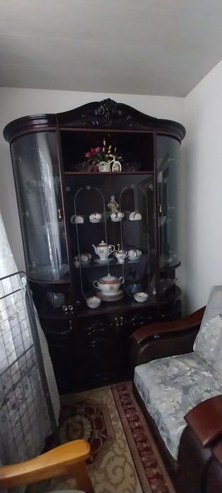 Сервант с прсудой