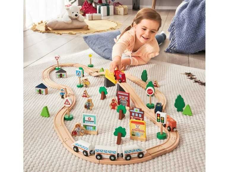 Влак с дървени релси Железница Дървен железопътен Град