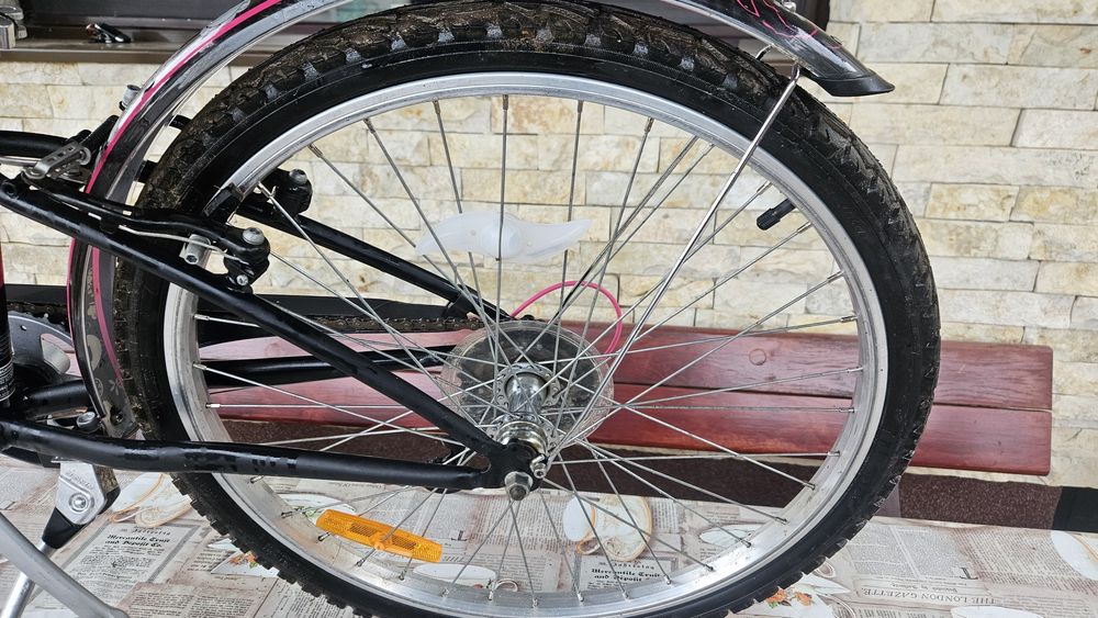 Vand bicicleta Btwin Poply500, 24", negru-roz, in 6 trepte