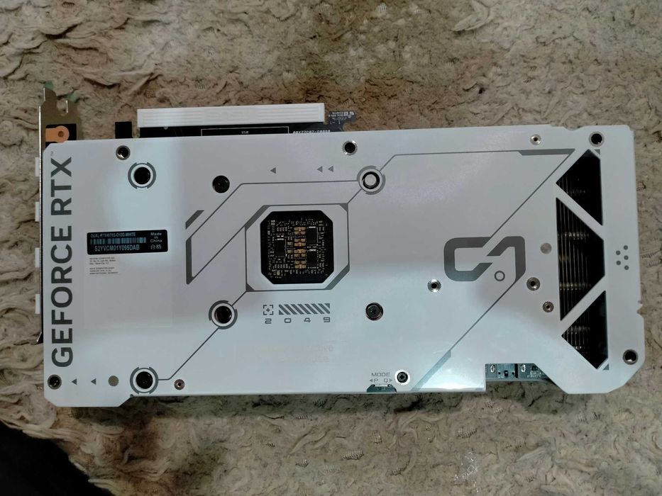 Видеокарта  ASUS Dual  4070 SUPER White OC