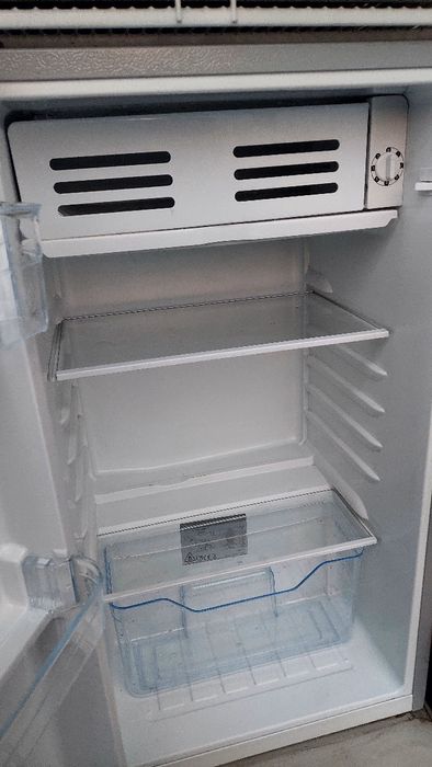 Vând mini frigider