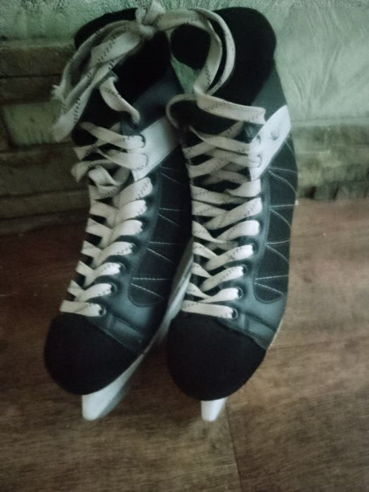 Продам коньки 46 размер