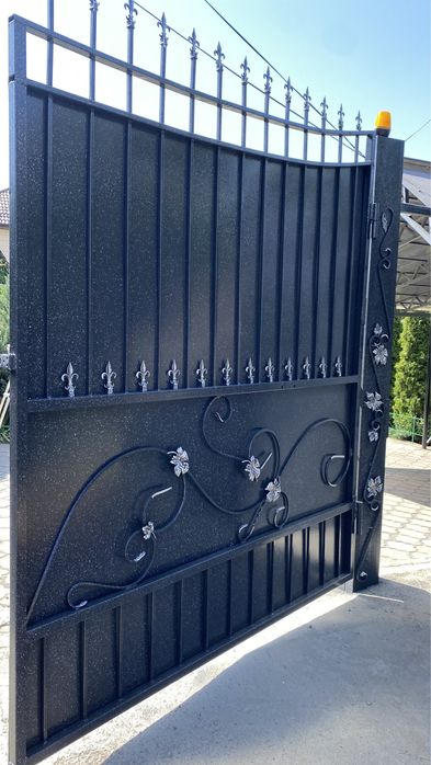 Покраска ворот профессионально