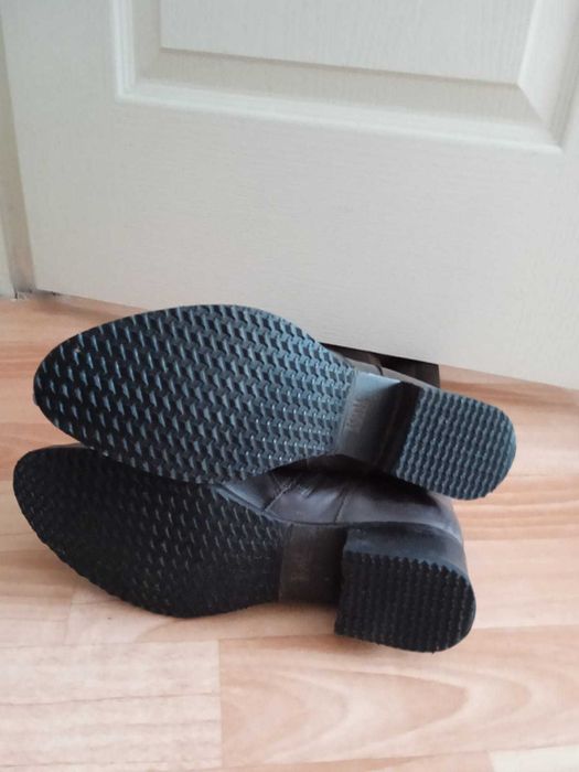 продам осенние кожаные сапоги Б\У