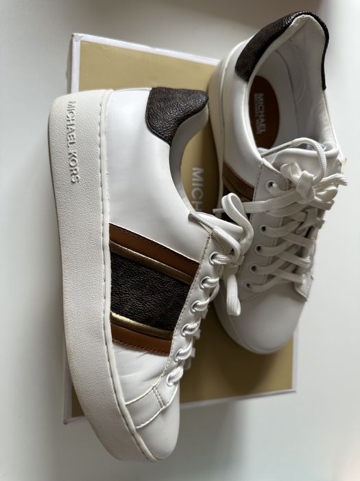 Продам кроссовки