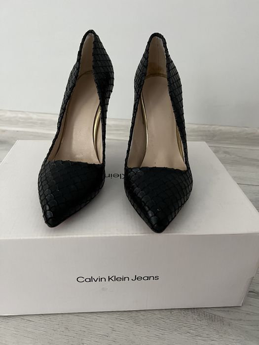 Обувки на ток стилето