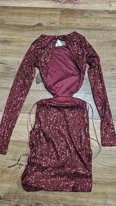 Rochie cu paiete și decupaje xs