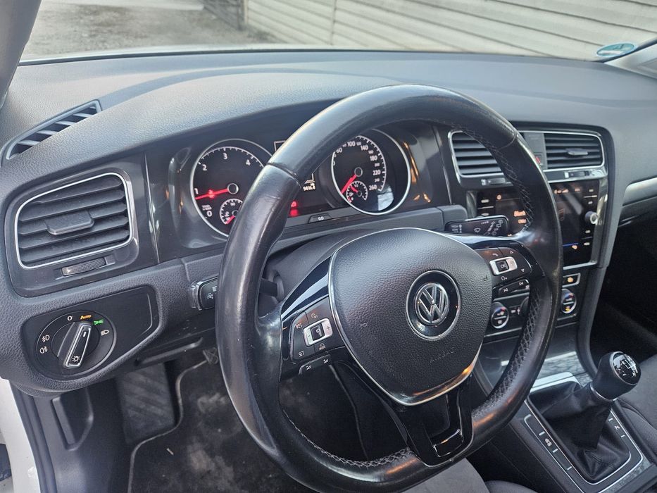 VW Golf 1,6 Diesel 2018 Navi si multe optiuni. Negociabil
