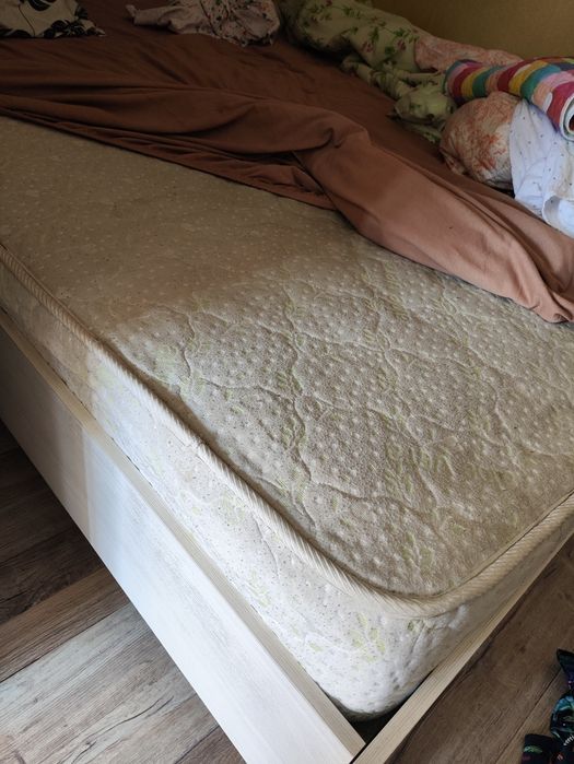 Продам матрас б/у