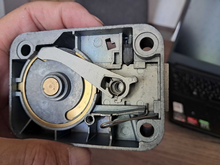 4x LAGARD 2270 Сейфови брави с по един ключ всяка