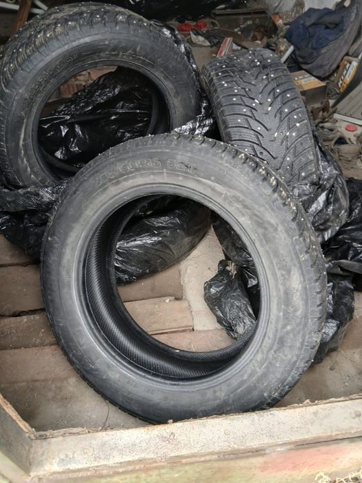Продаются зимние шины R16 с шипами
