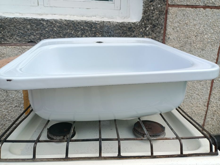 Белая новая мойка