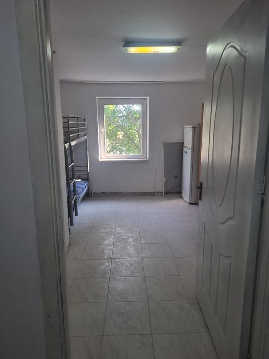 Inchiriez  7 camere- 1  Decembrie