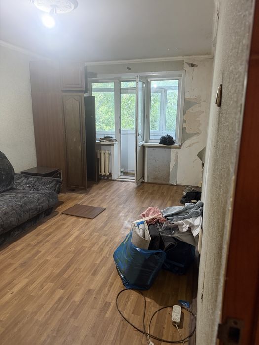 З комнт квартира без ремонта .