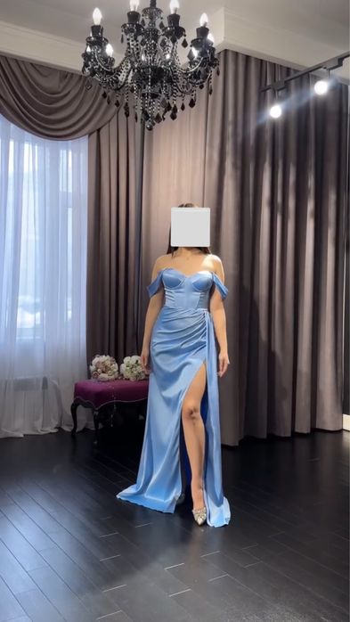 вечернее платье голубого цвета