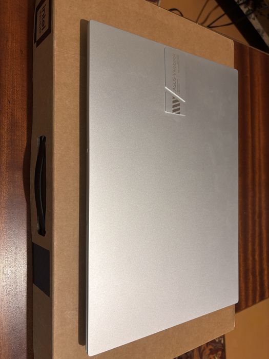 Asus Vivobook X16